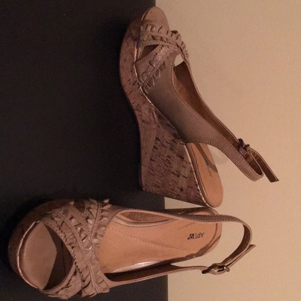Apt. 9 heels size 7